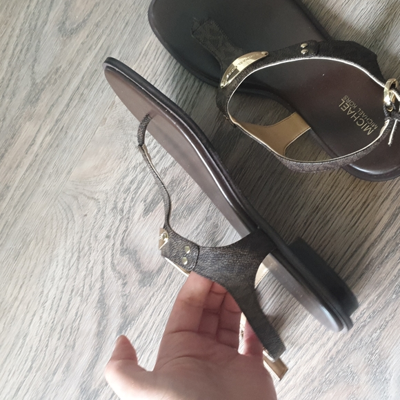 Authentic MICHAEL MICHAEL KORSLogo Plaque Sandal sz 7.5 - Picture 12 of 15